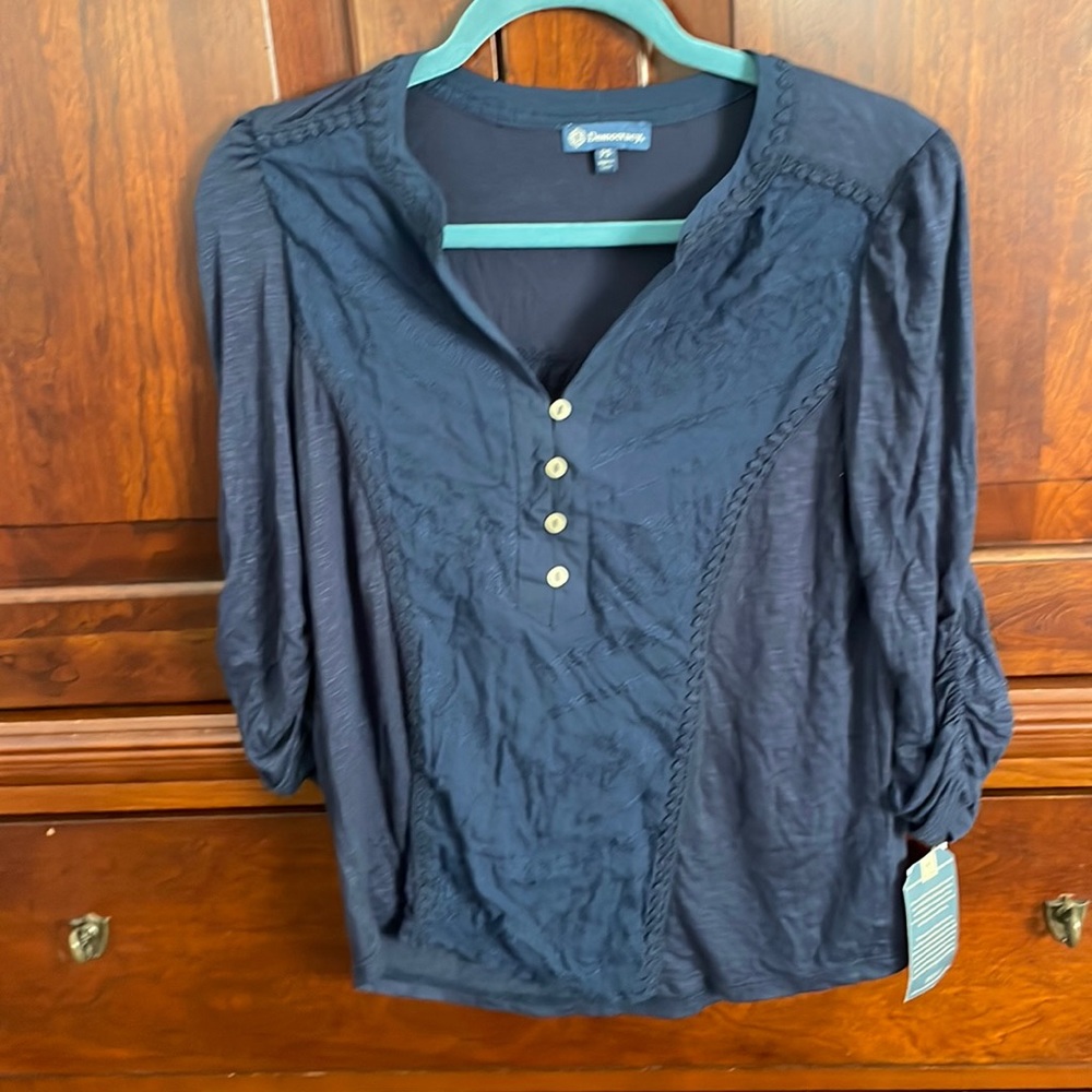 Democracy Brand 3/4 sleeve top- size PS